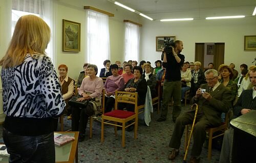 Autorská beseda so spievajúcou spisovateľkou.